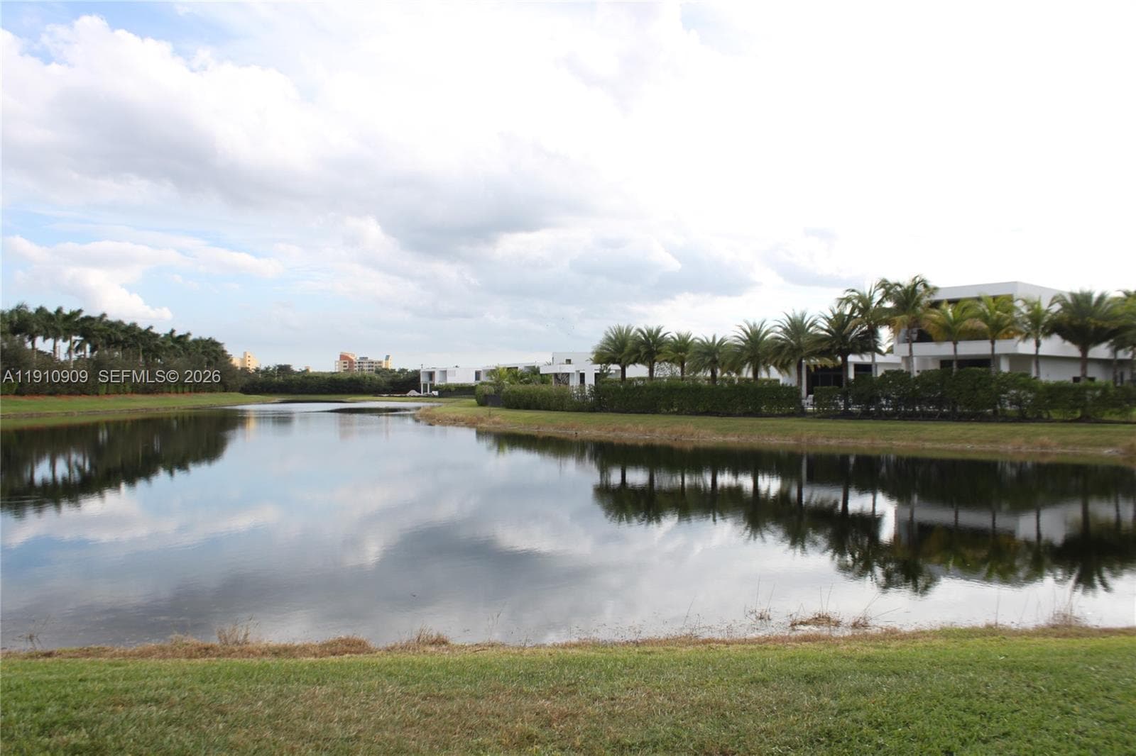 Townhouse at 180 Riviera Cir, Weston — photo 1