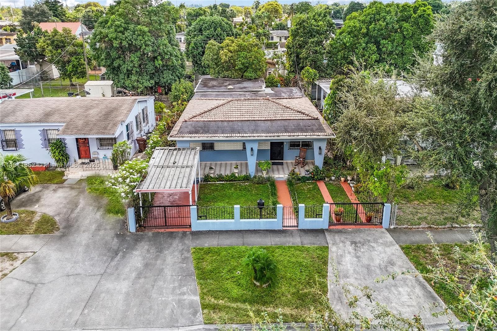 Single-family home at 682 W 37th St, Hialeah — photo 3