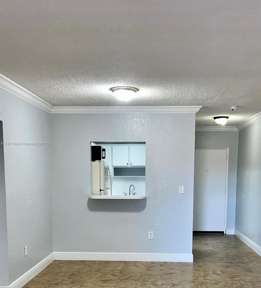 Condo at 575 W 69th St, Hialeah — photo 3