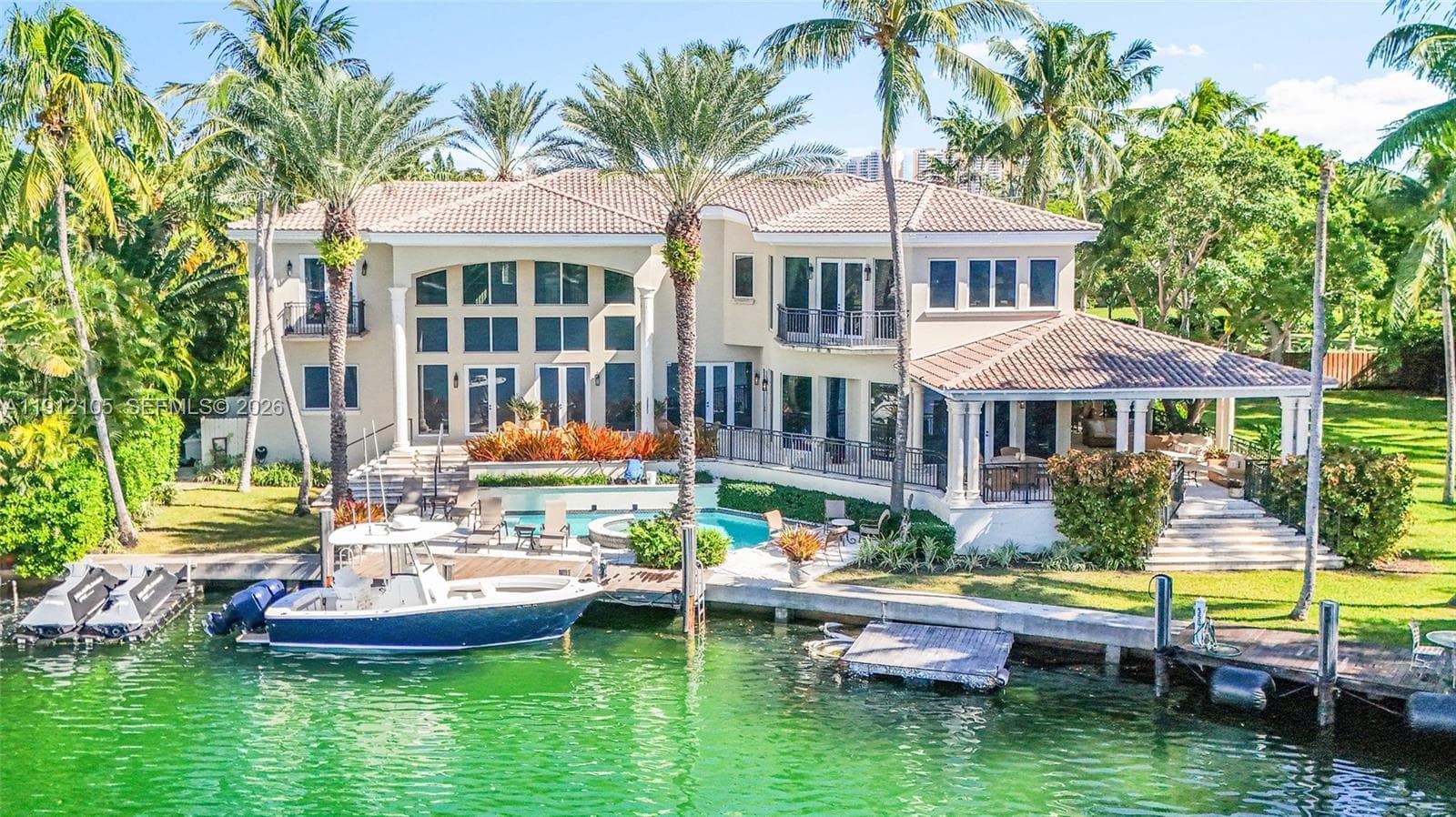 Single-family home at 550 Harbor Dr, Key Biscayne, FL