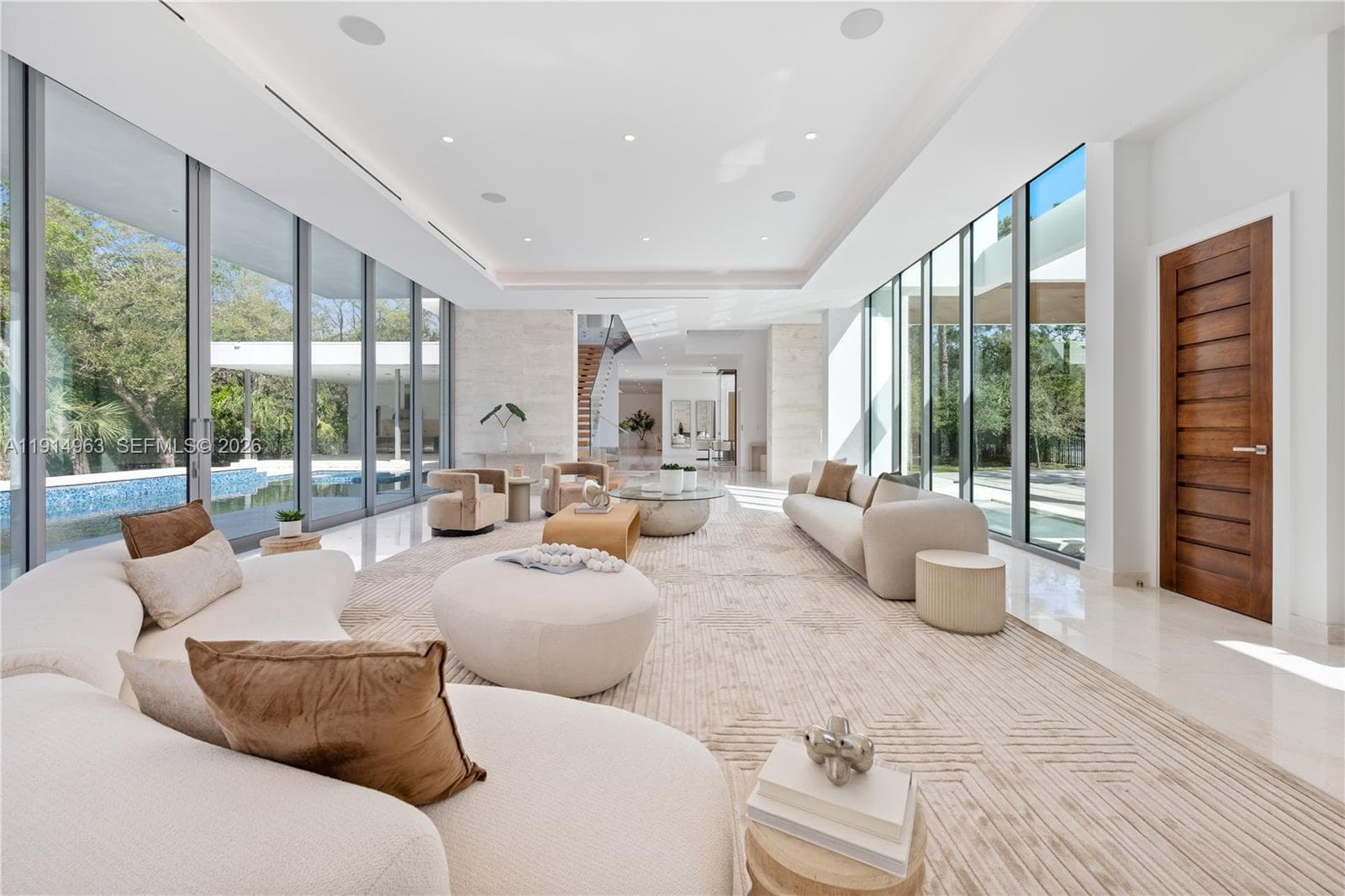 Single-family home at 6720 SW 98th St, Pinecrest — photo 1