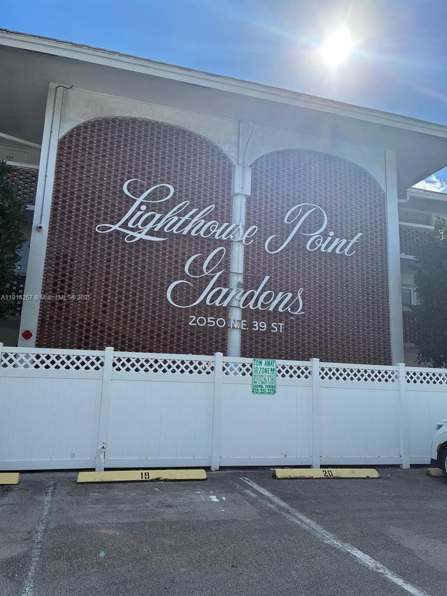 Condo at 2050 NE 39th St, Lighthouse Point — photo 1