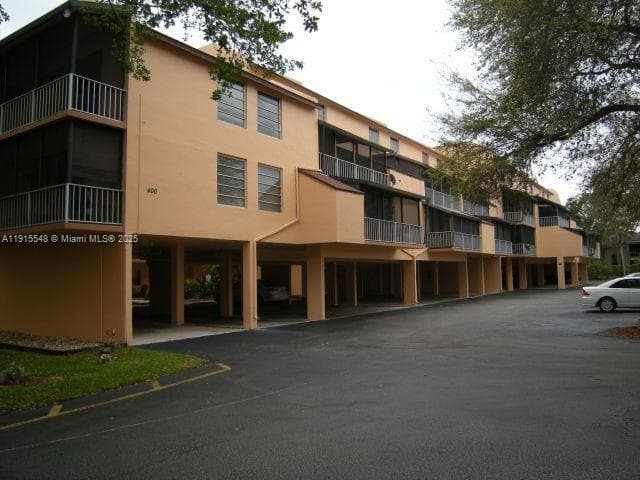 Condo at 400 Commodore Dr, Plantation — photo 1