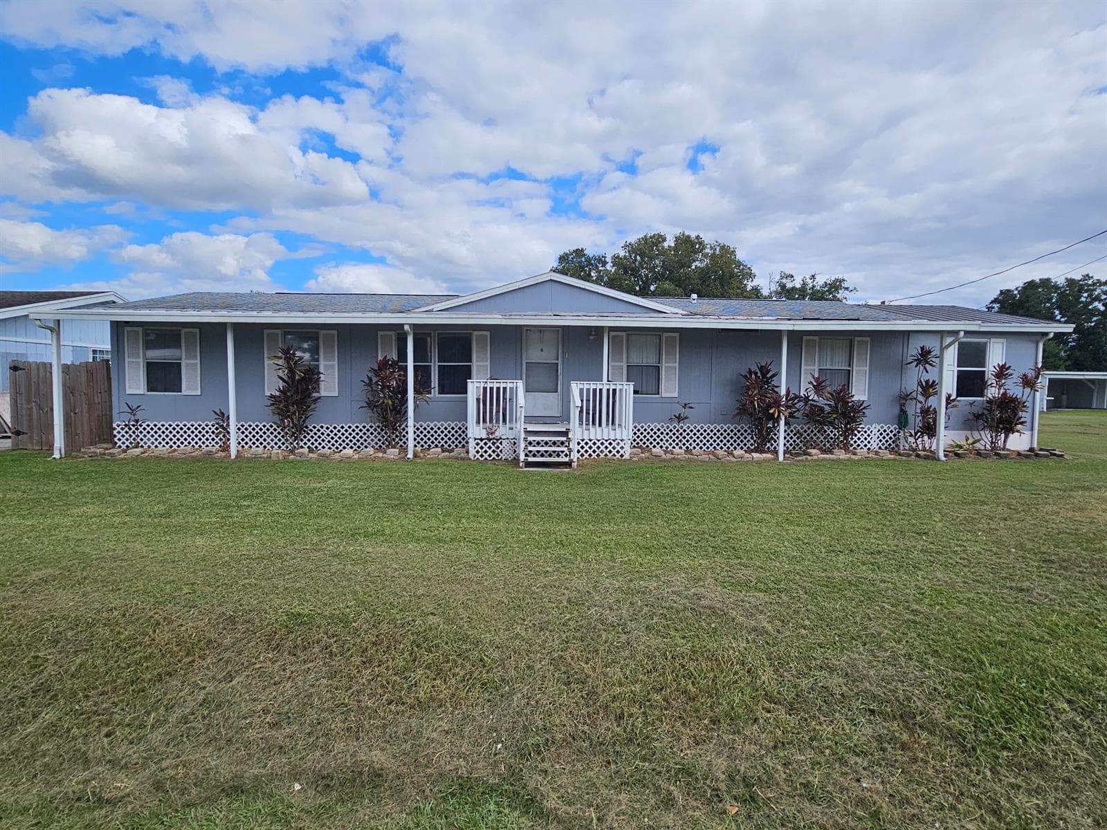 Single-family home at 3222 SE 34th Avenue, Okeechobee, FL