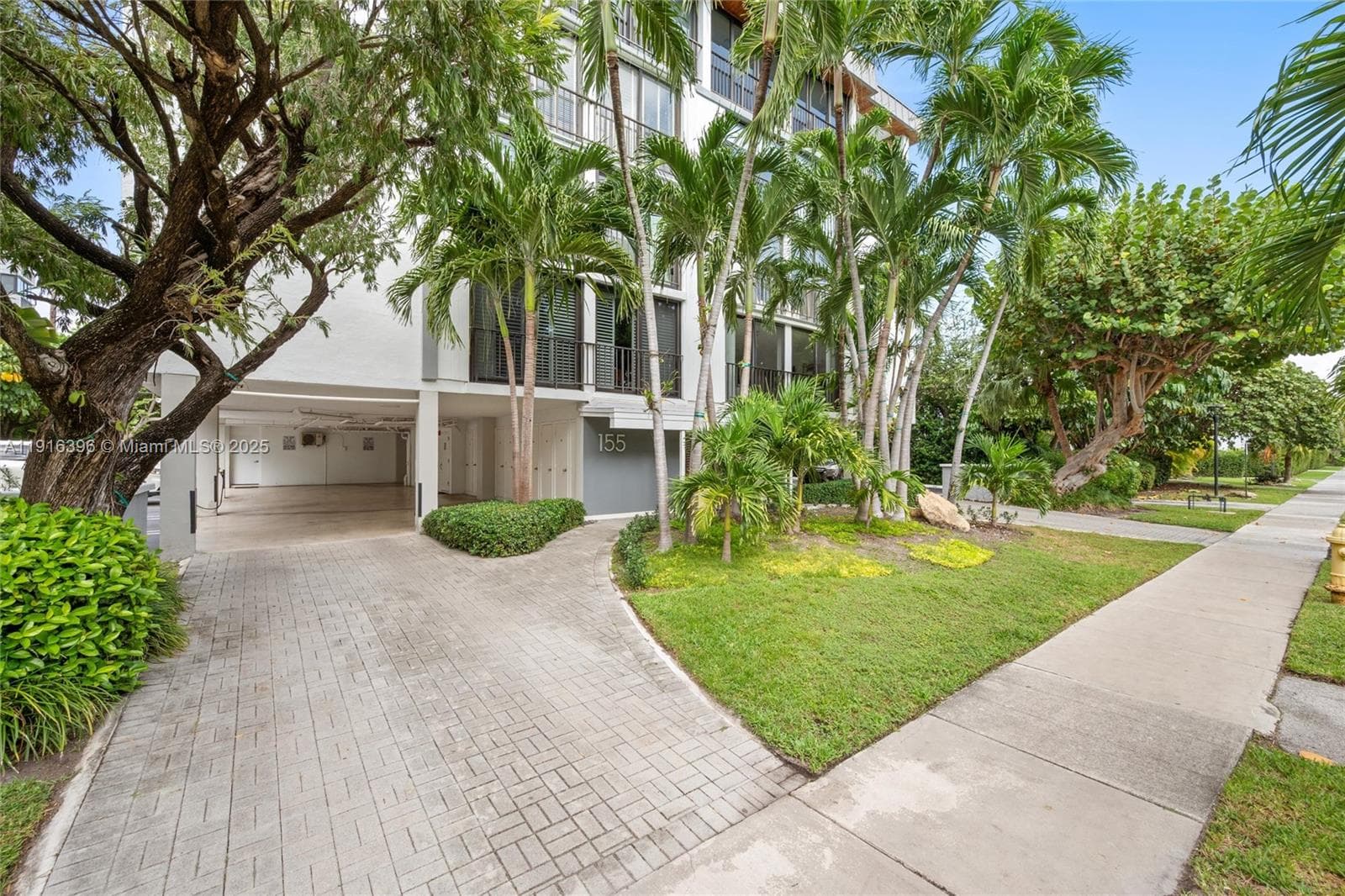 Condo at 155 Sunrise Dr, Key Biscayne — photo 1