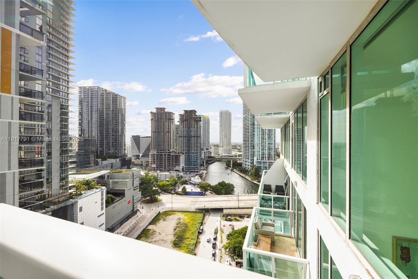Condo at 41 SE 5th St, Miami — photo 2