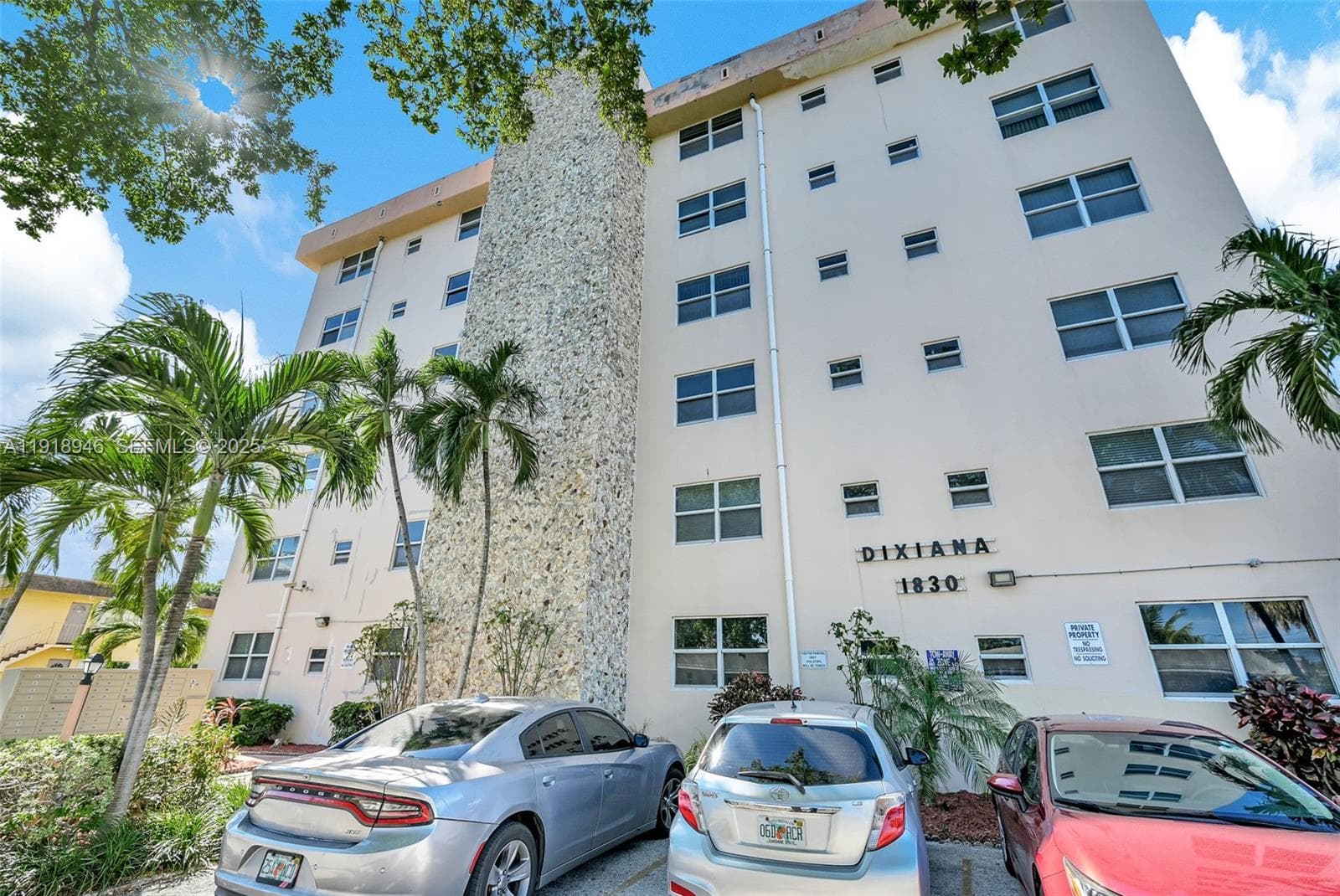 Condo at 1830 Dixieanna St, Hollywood — photo 1