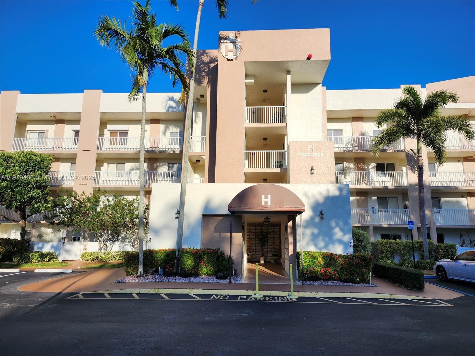 Condo at 7852 Trent Dr, Tamarac, FL