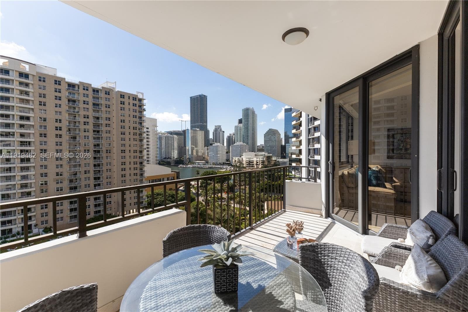 Condo at 520 Brickell Key Dr, Miami — photo 3