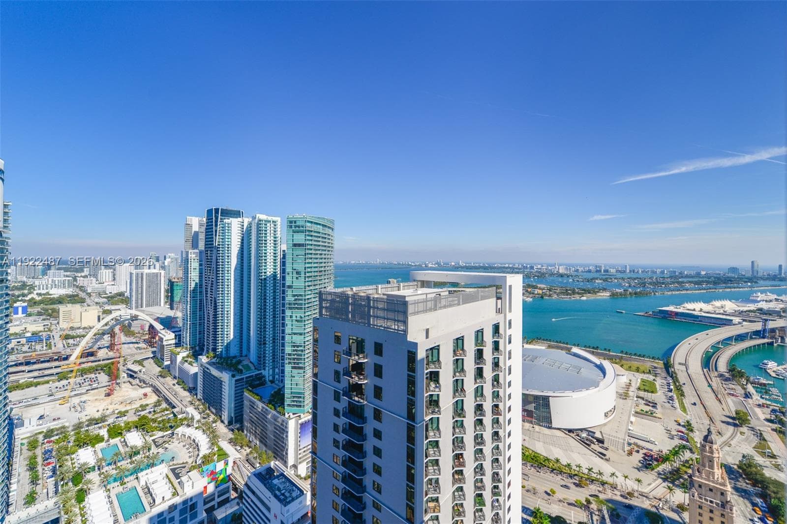 Condo en 159 NE 6th St, Miami — foto 1