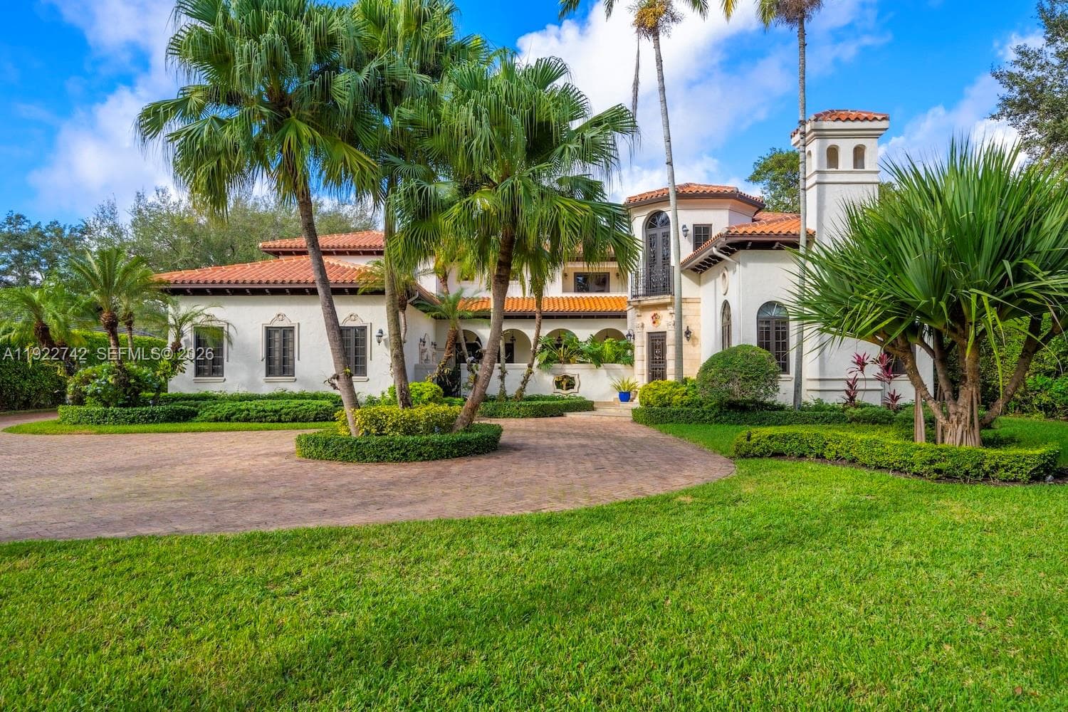 Single-family home at 8800 SW 57 Ave, Pinecrest, FL