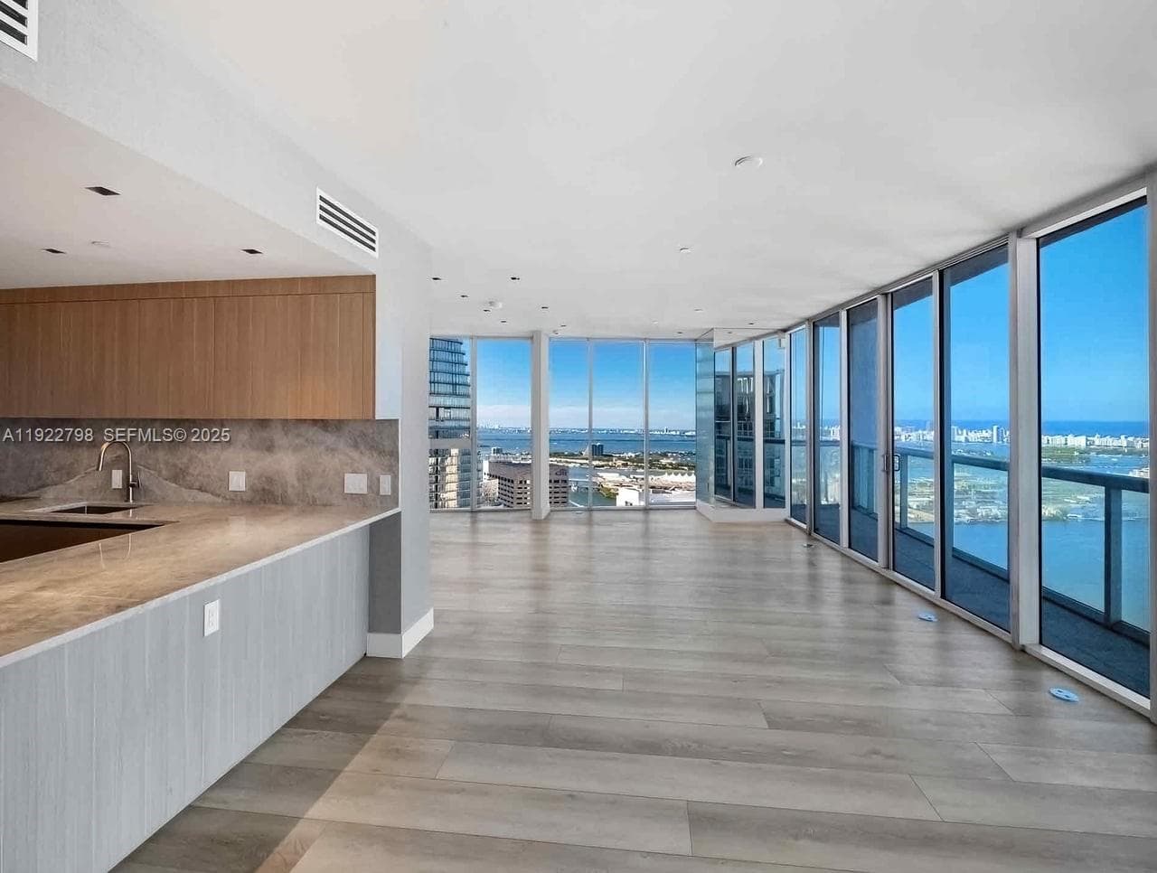 Condo at 465 Brickell Ave, Miami — photo 3