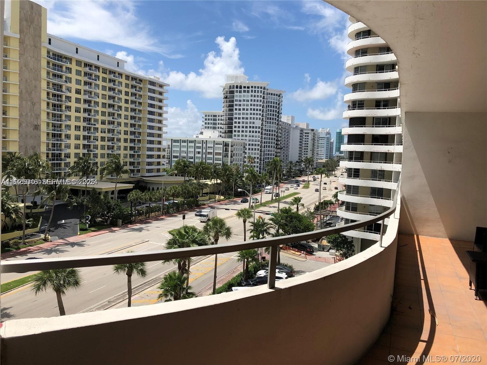 Condo at 5555 Collins Ave, Miami Beach — photo 3