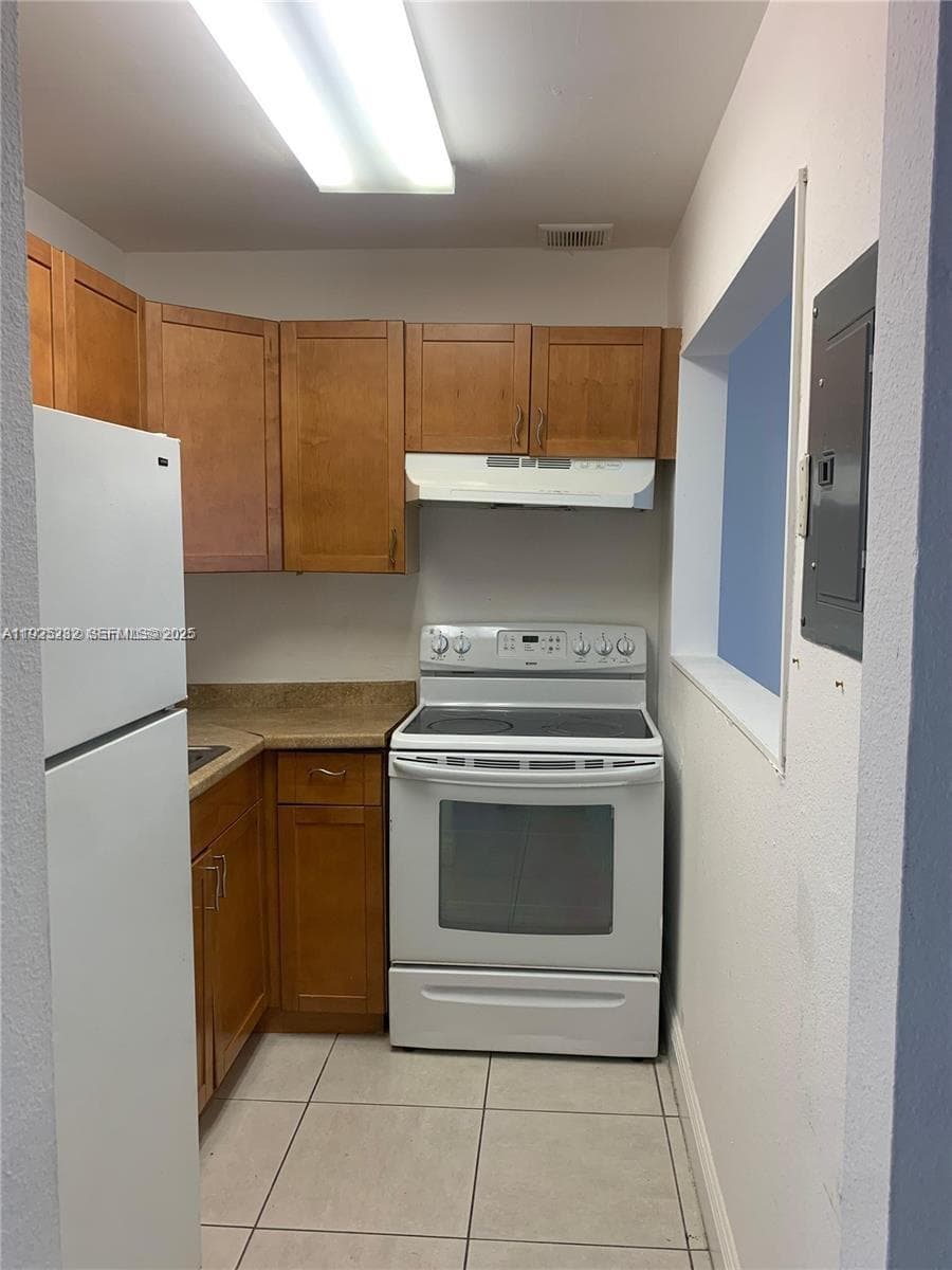 Condo at 241 SE 9th Ave, Pompano Beach — photo 3