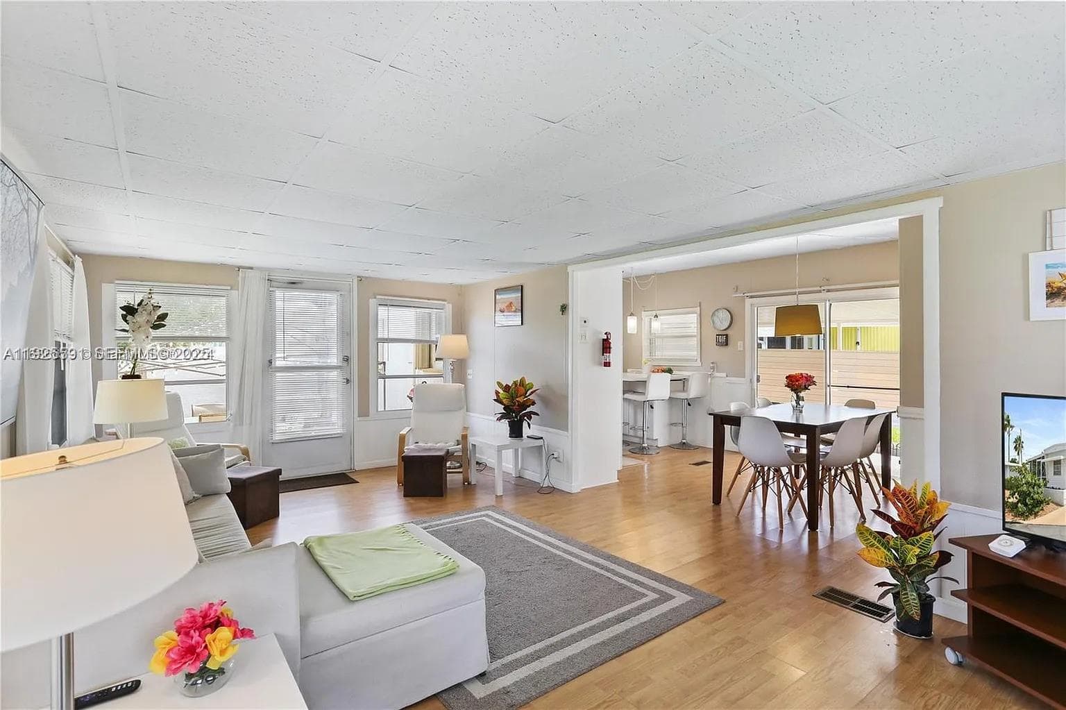 Mobile home at 8616 SW 16th Pl, Davie — photo 3