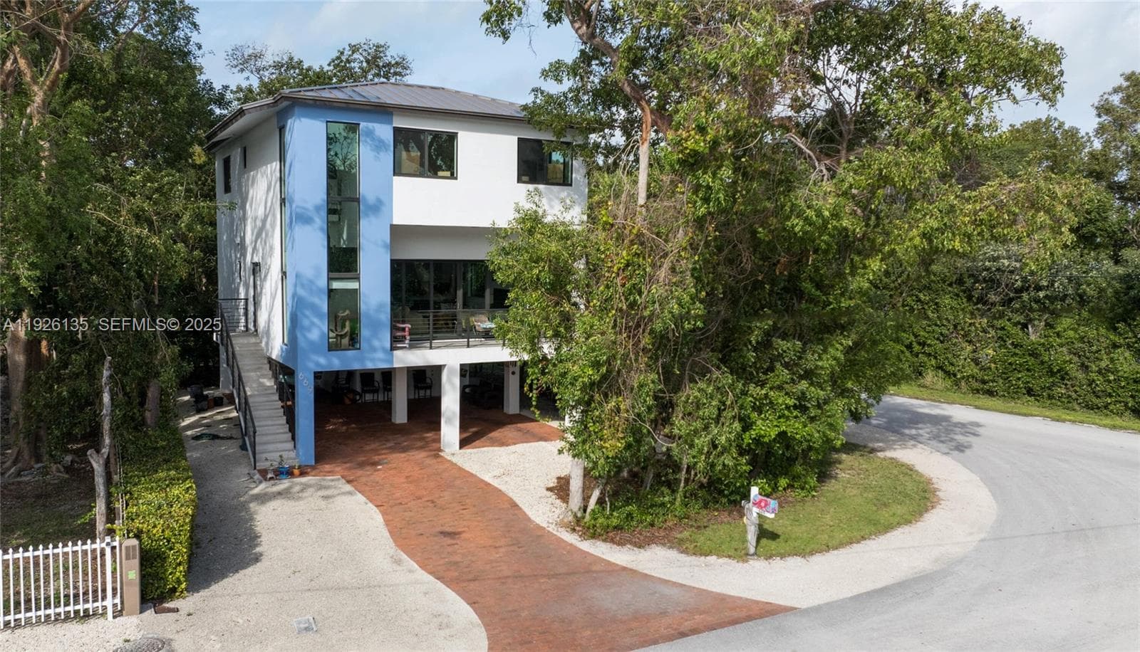 Single-family home at 669 Colson Dr, Key Largo — photo 2