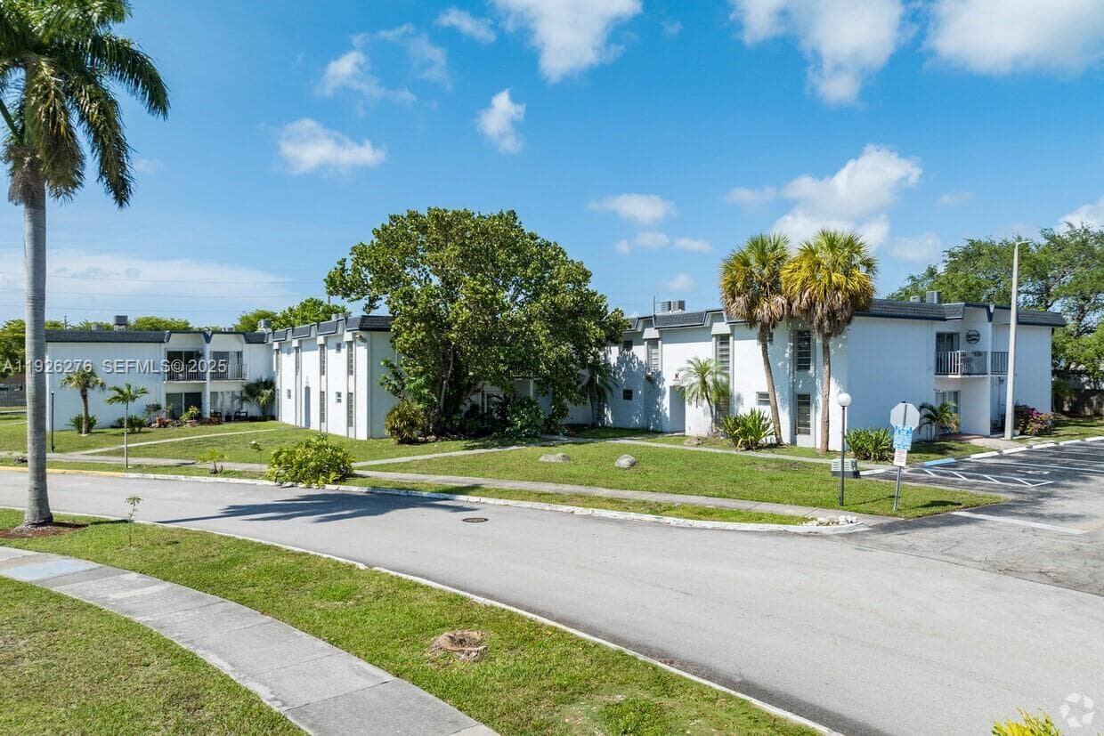 Condo at 7250 SW 94th Pl, Miami — photo 2