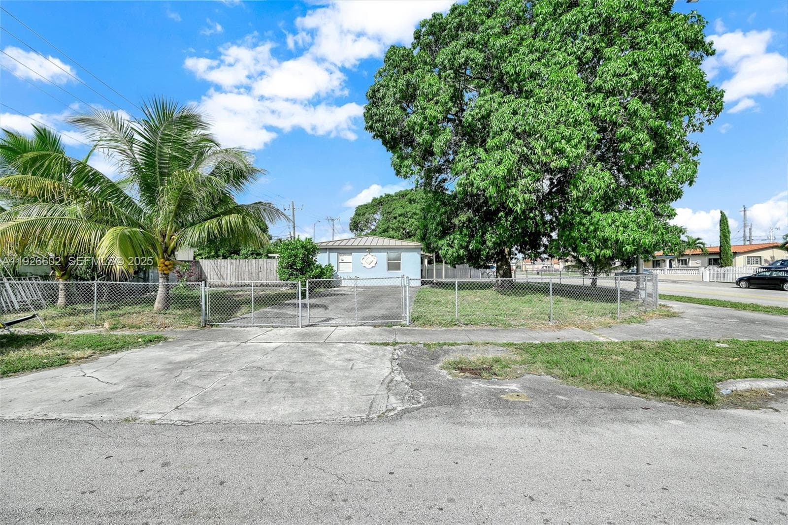 Single-family home at 4020 E 10th Ave, Hialeah — photo 3