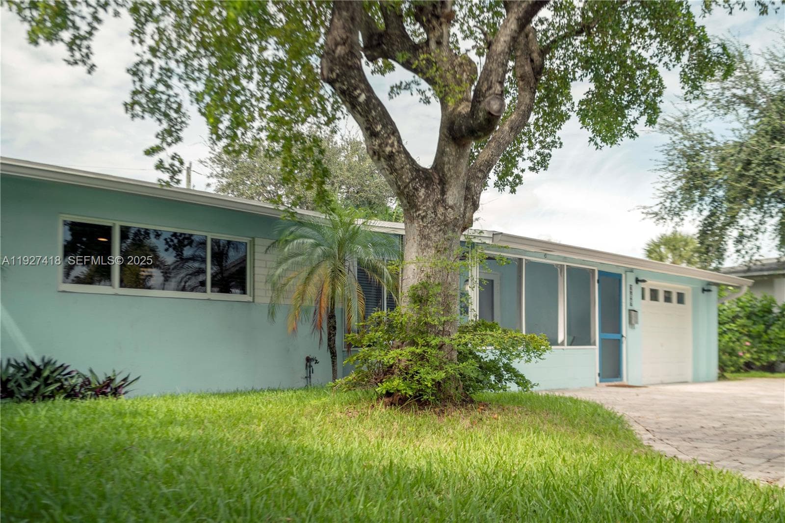Single-family home at 269 SE 8th Ave, Deerfield Beach — photo 3