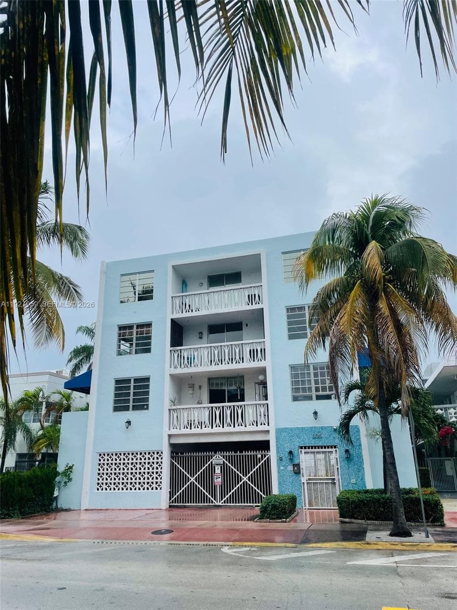 Condo at 335 Collins Ave, Miami Beach — photo 1