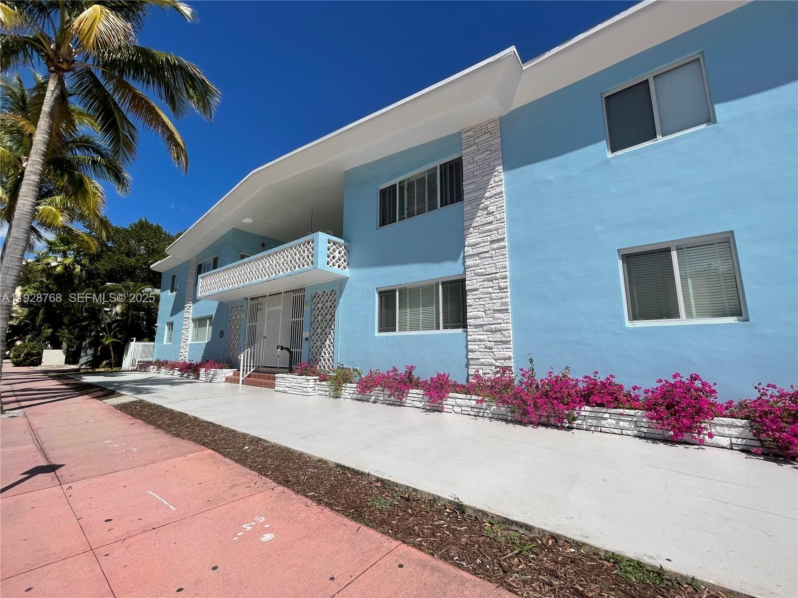 Co-op at 401 Collins Ave, Miami Beach — photo 1