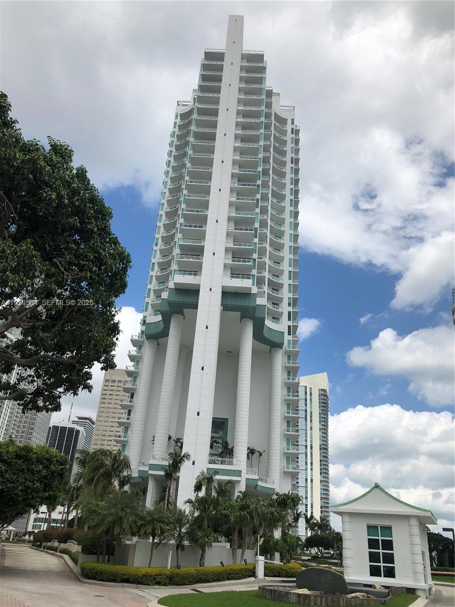 Condo at 900 Brickell Key Blvd, Miami — photo 3