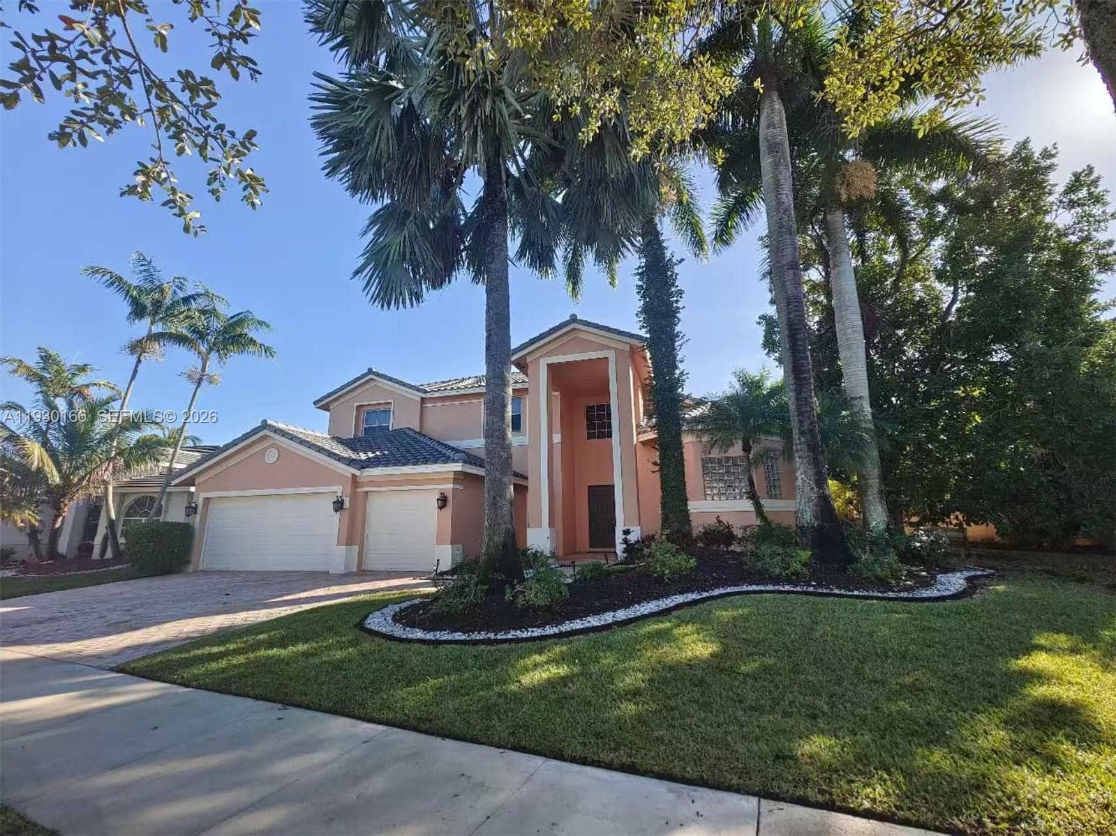 Single-family home at 1035 Waterside Cir, Weston, FL