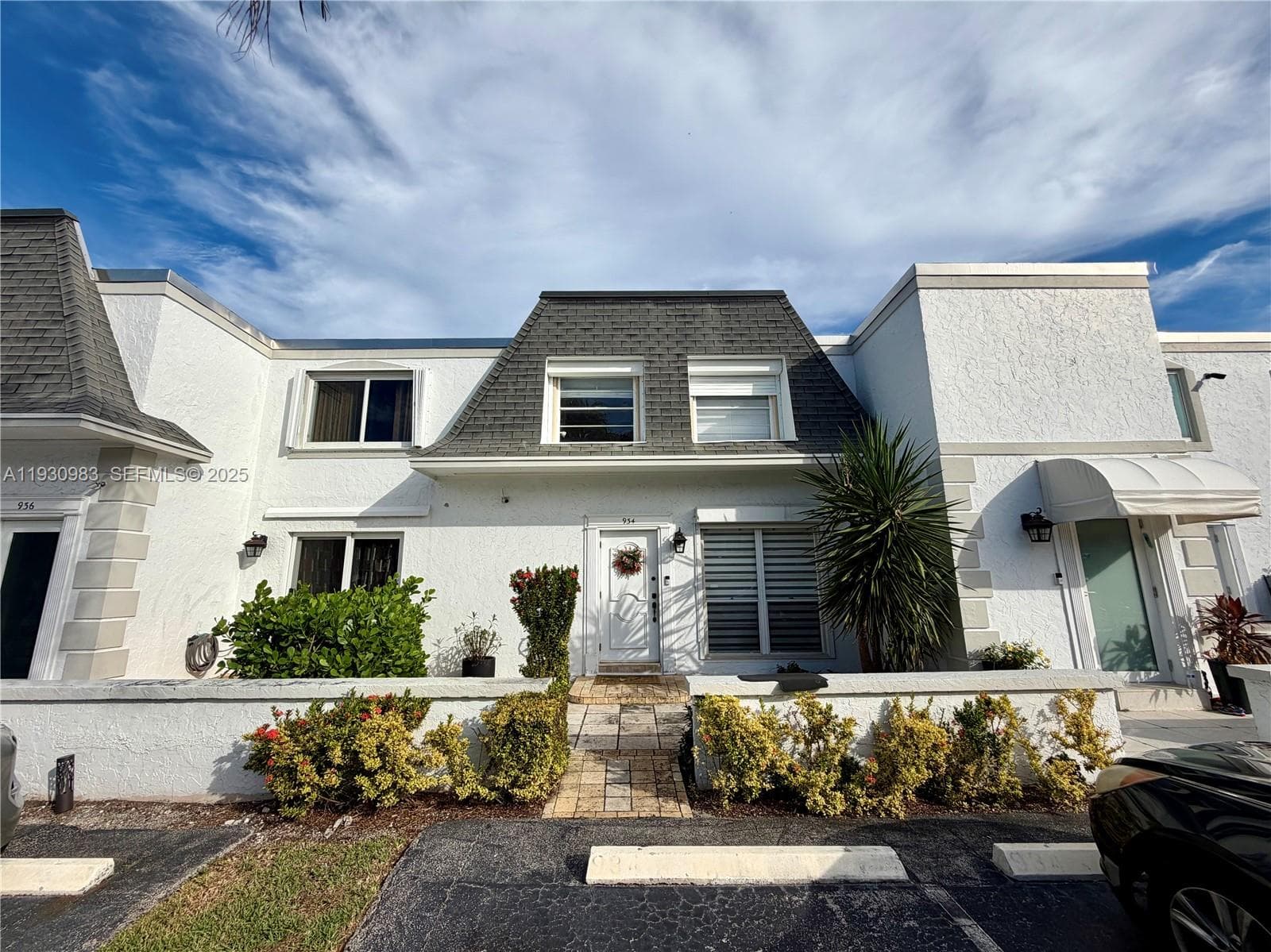 Townhouse at 934 NE 27th Ave, Hallandale Beach, FL