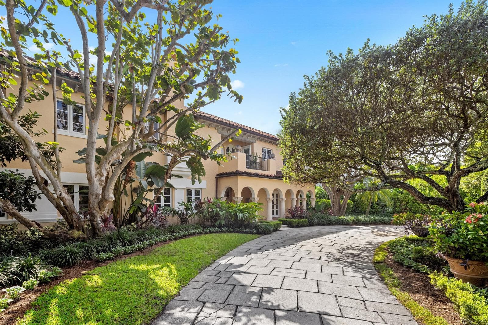Single-family home at 124 Brazilian Avenue, Palm Beach, FL