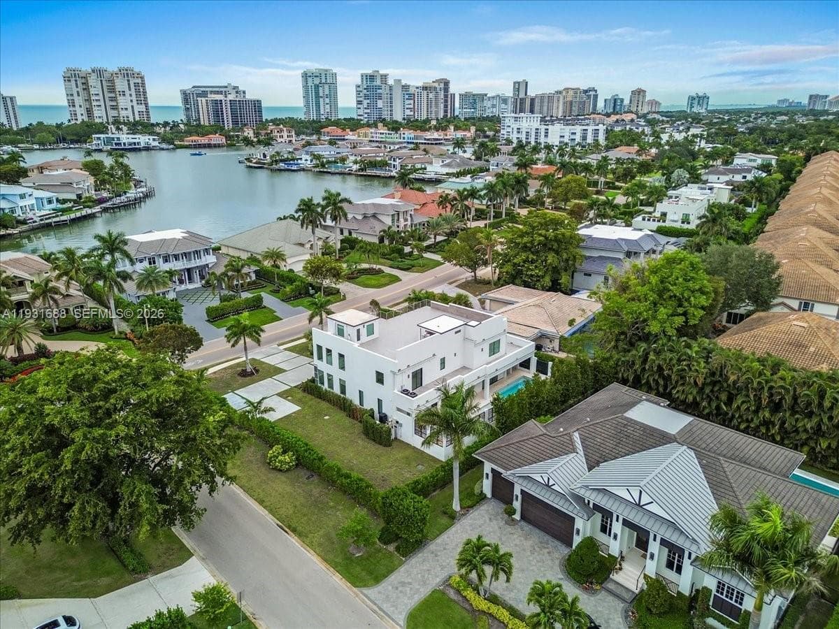 Single-family home at 3800 Crayton Road, Naples, FL