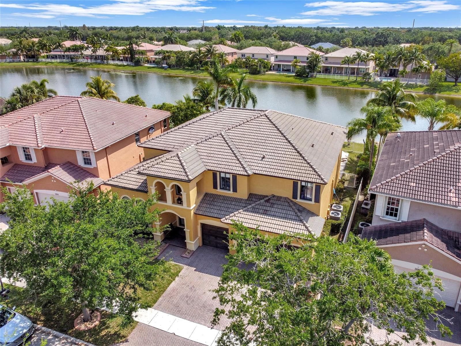 Single-family home at 3872 W Hibiscus Street, Weston, FL