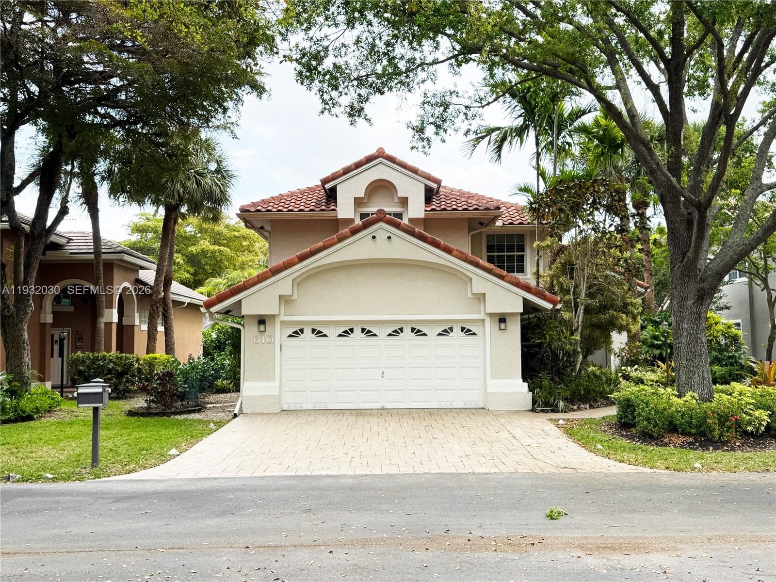 Single-family home at 610 Misty Oaks Ln, Pompano Beach, FL