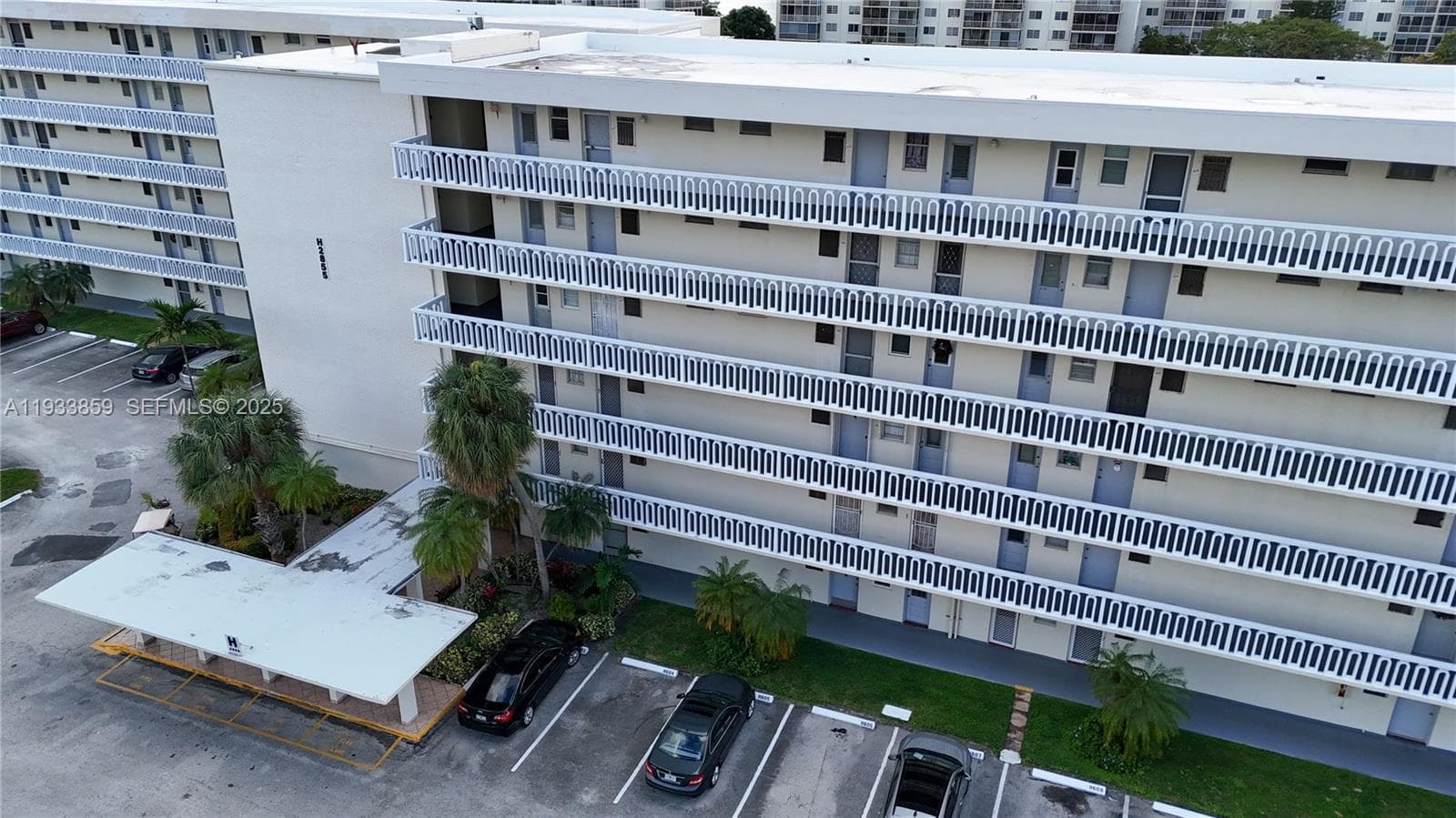 Condo at 2855 Leonard Dr, Aventura — photo 3