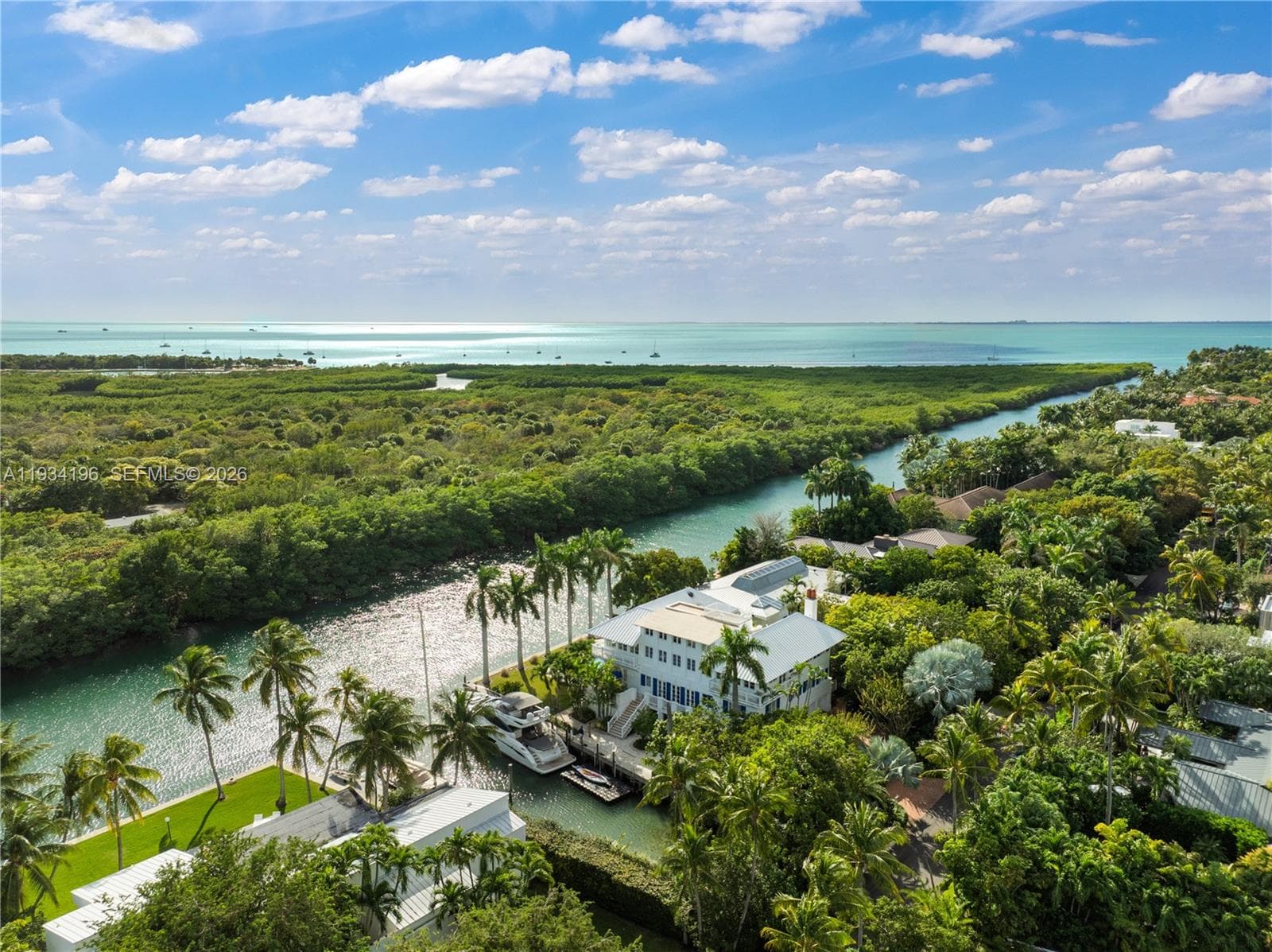 Single-family home at 100 Cape Florida Dr, Key Biscayne — photo 2