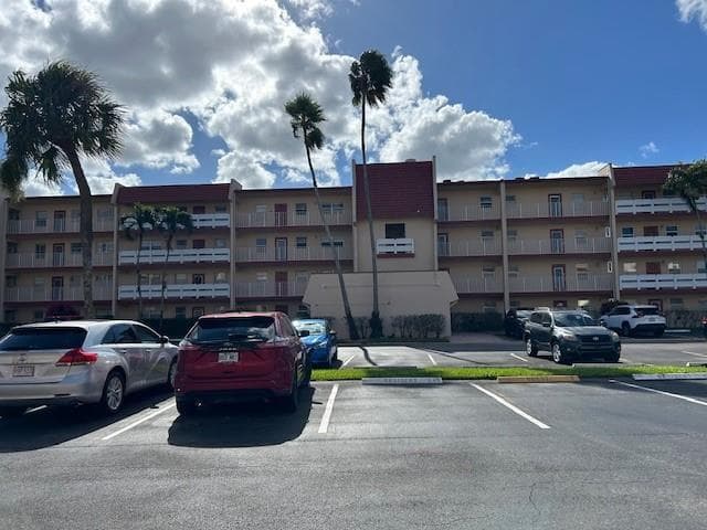 Condo at 1000 Country Club Drive, Margate, FL