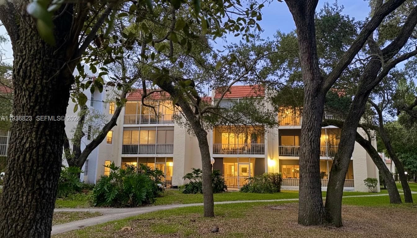 Condo at 636 NW 13th St, Boca Raton, FL
