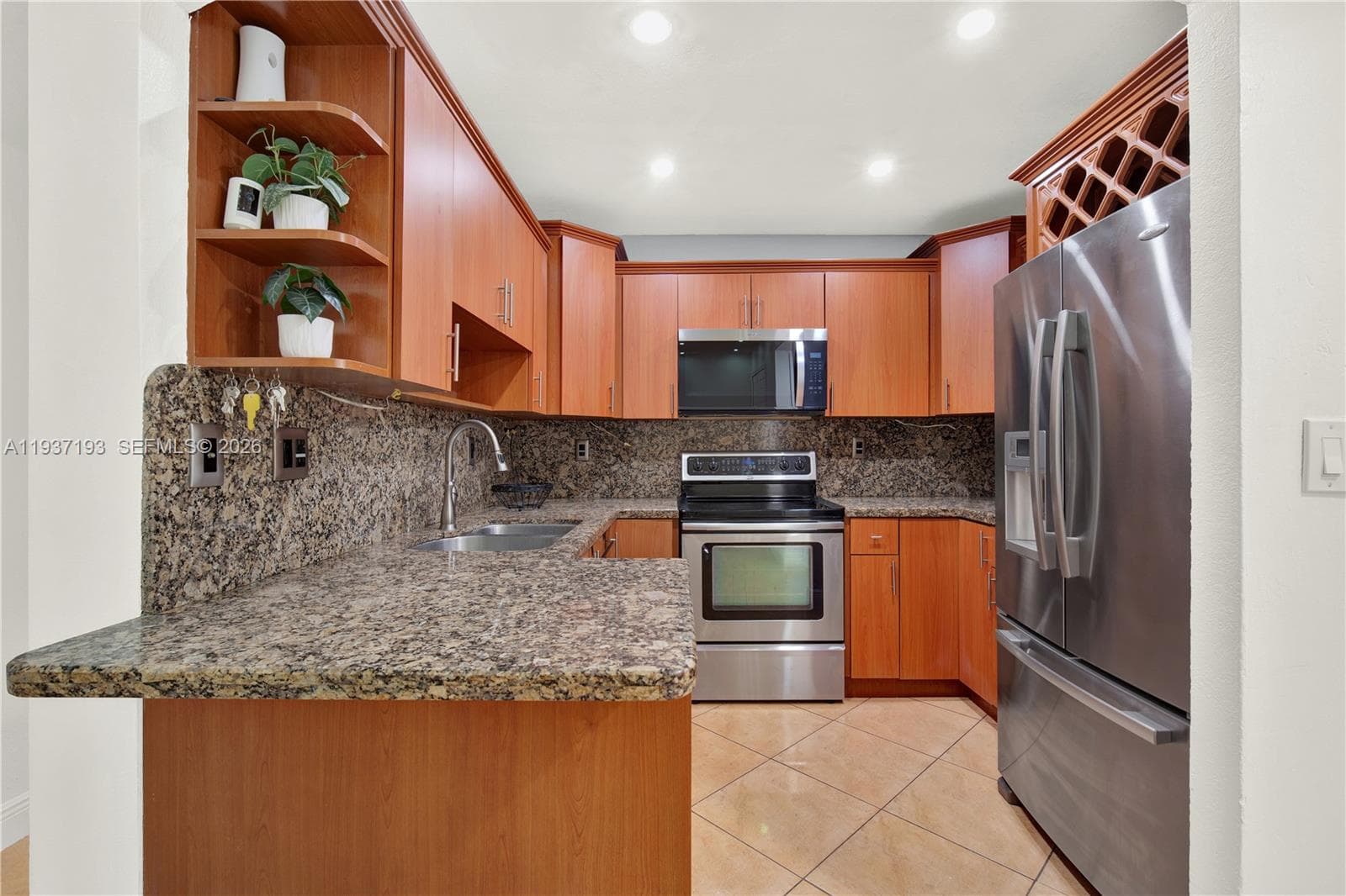 Condo at 5665 W 20th Ave, Hialeah — photo 3
