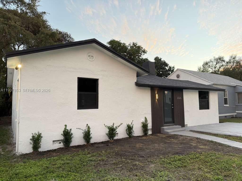 Single-family home at 854 NW 76th St, Miami — photo 3
