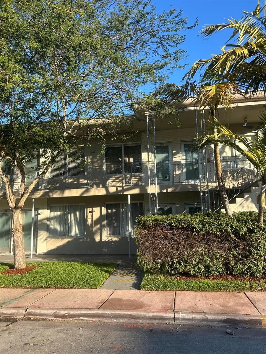 Condo at 801 15th St, Miami Beach — photo 1