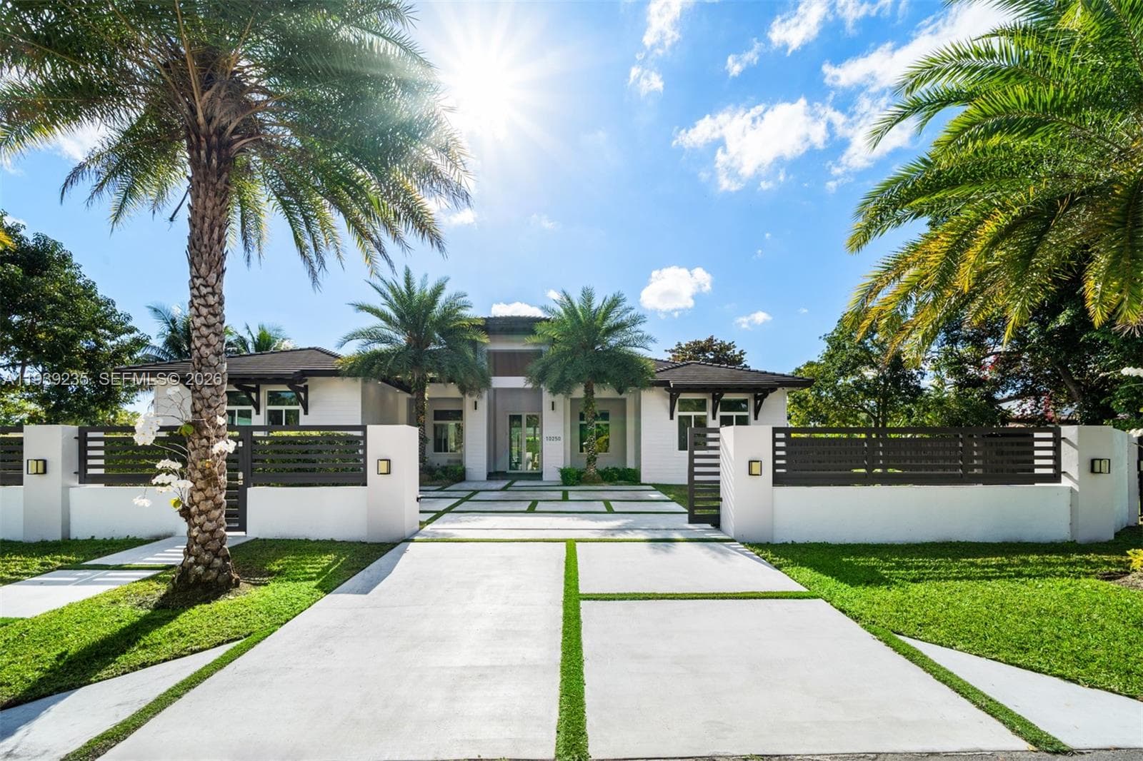 Single-family home at 10250 SW 135th St, Miami, FL