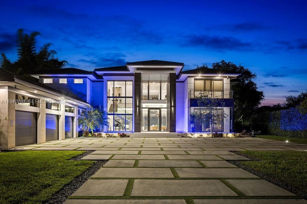 Single-family home at 6850 SW 73rd Ct, Miami — photo 1