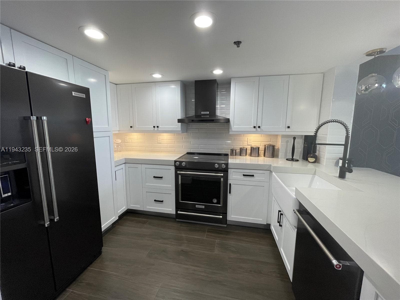 Condo at 2555 Collins Ave, Miami Beach — photo 2