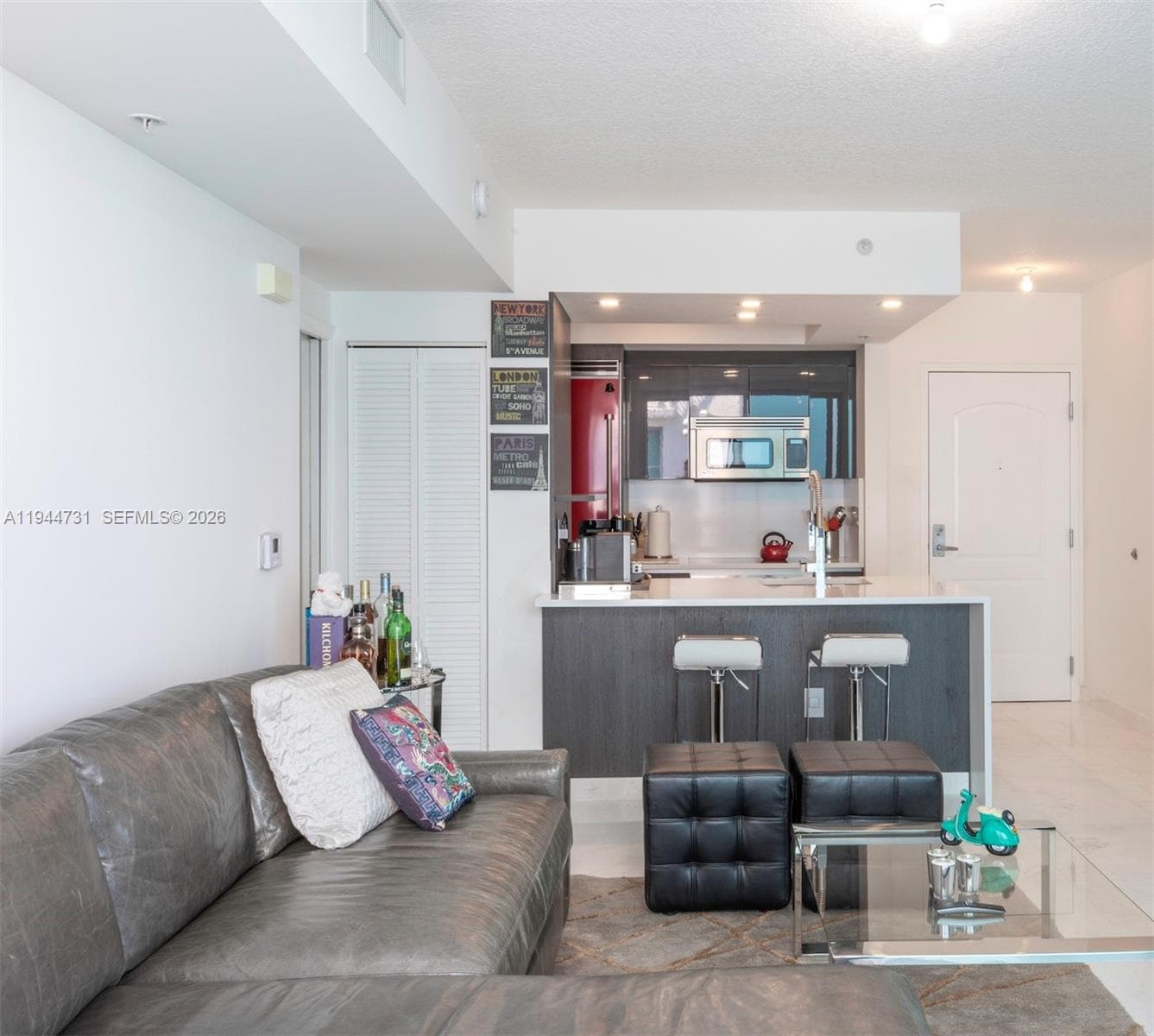 Condo at 110 Washington Ave, Miami Beach — photo 1