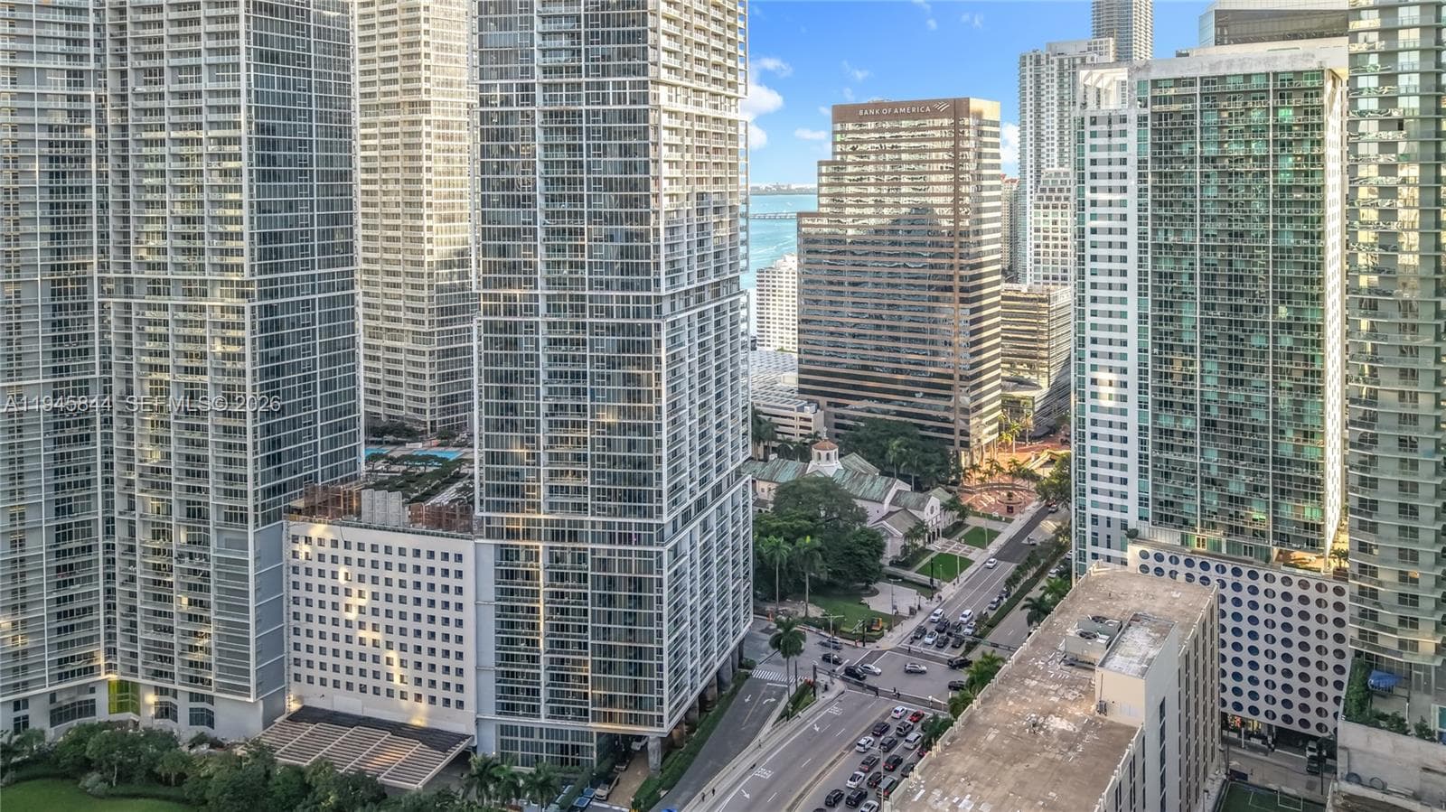 Condo at 475 Brickell Ave, Miami — photo 2