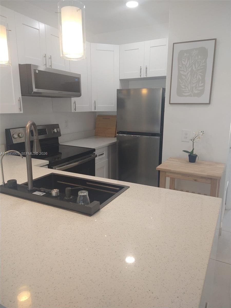 Co-op at 600 Layne Blvd, Hallandale Beach — photo 1
