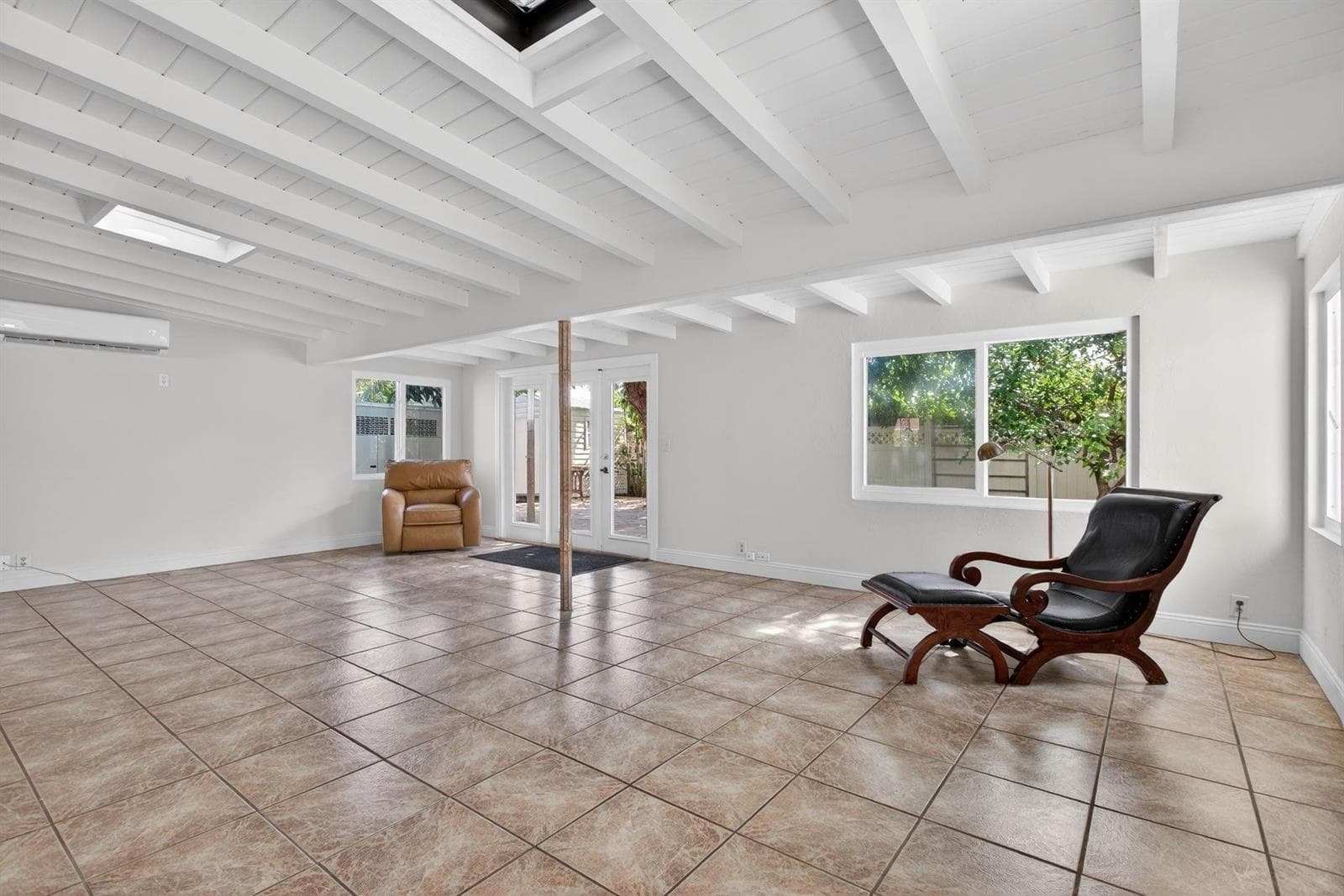 Single-family home at 2580 SE 5th Court, Pompano Beach, FL
