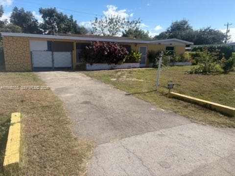Single-family home at 108 Coolidge ave, Lehigh Acres, FL