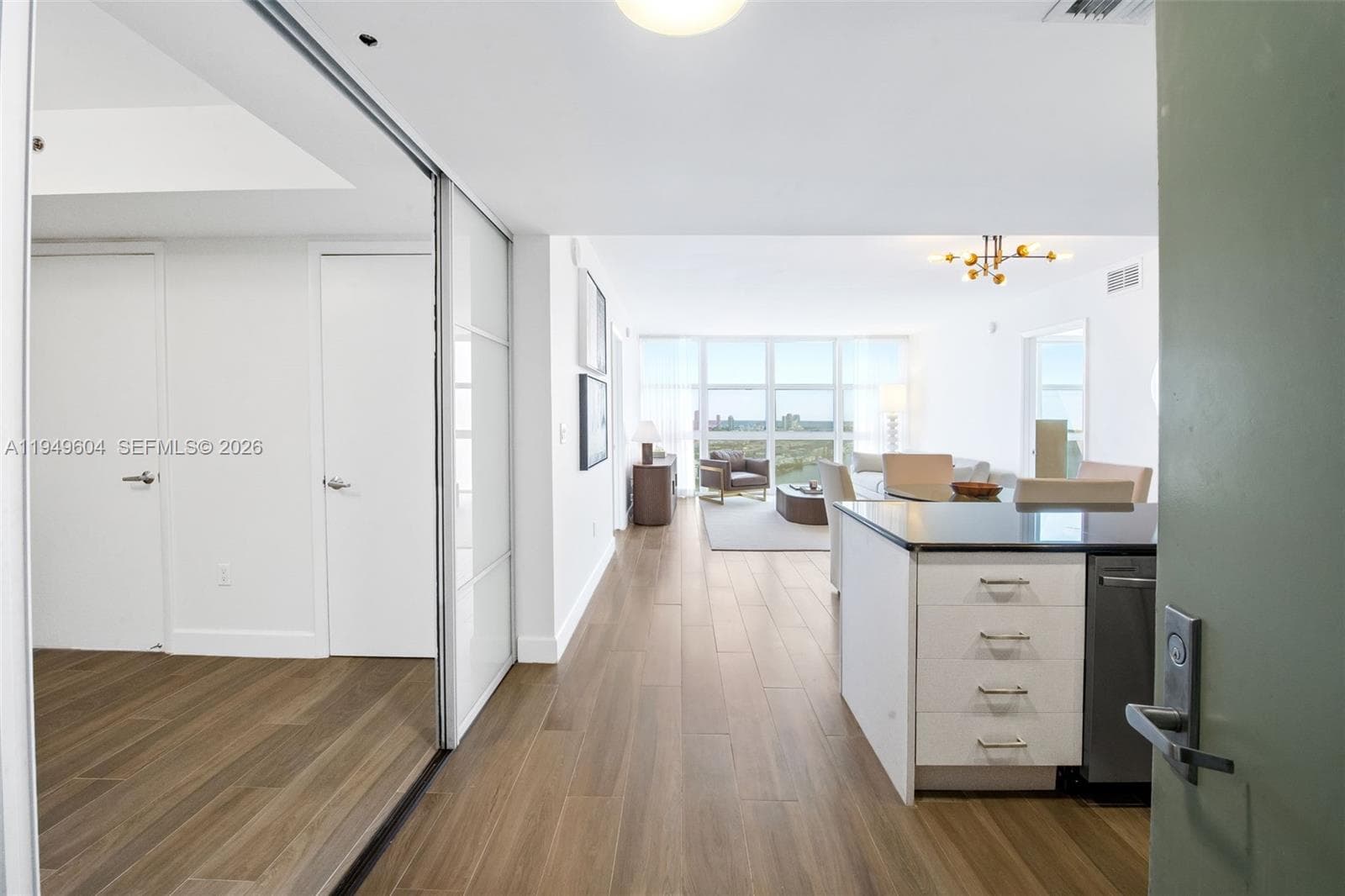 Condo at 50 Biscayne Blvd, Miami — photo 2