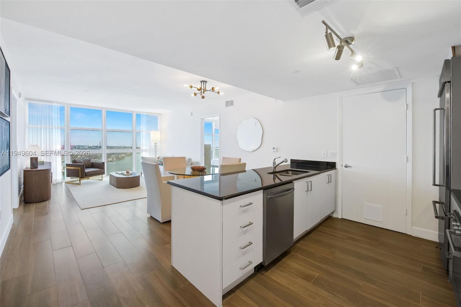 Condo at 50 Biscayne Blvd, Miami — photo 3