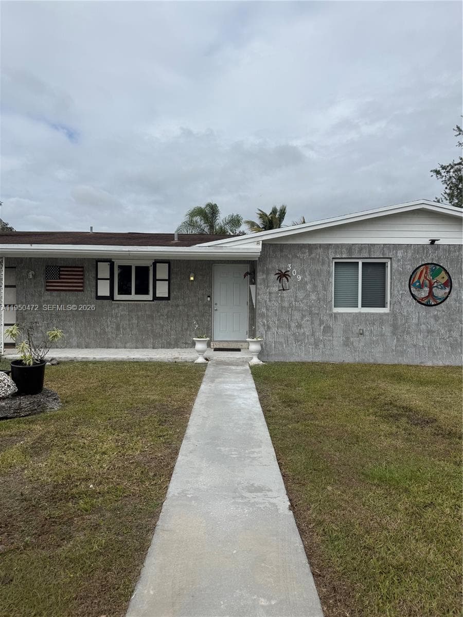 Single-family home at 309 NW 15th St, Homestead, FL